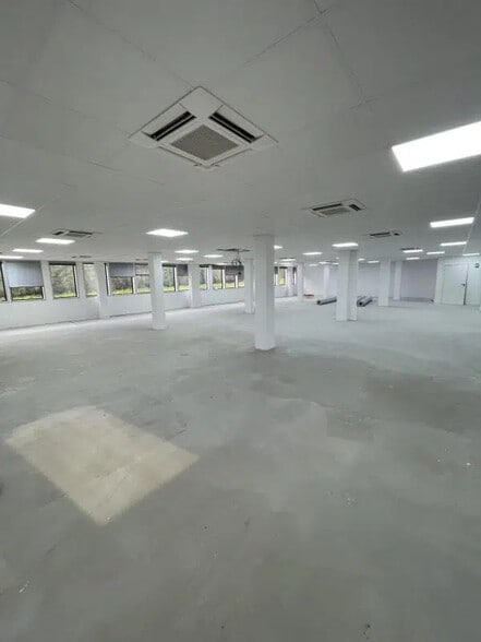 Bureau dans Malakoff à louer - Photo de l’immeuble – Image 1 sur 12