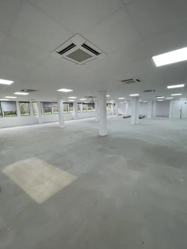 Plus de détails pour Bureau, Local commercial à louer