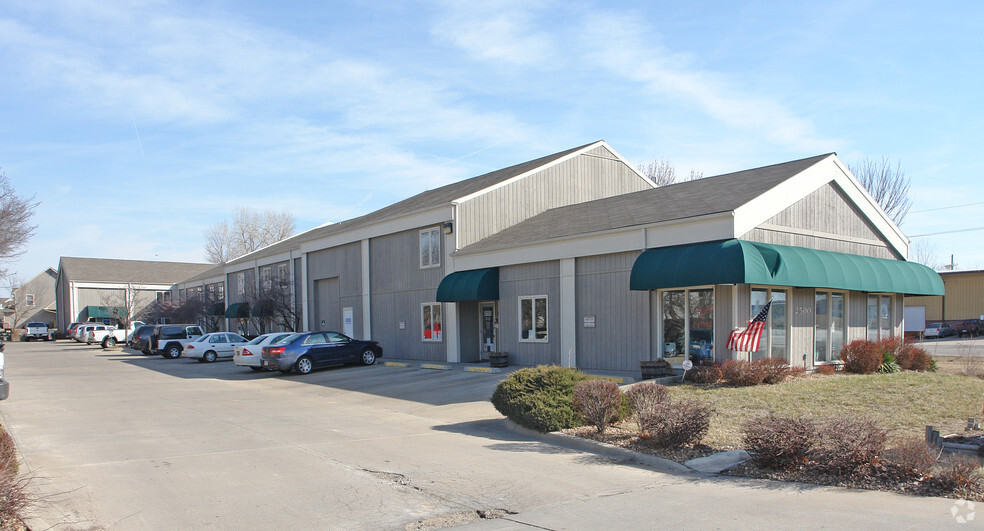 2500 W 31st St, Lawrence, KS à vendre - Photo de l’immeuble – Image 1 sur 39