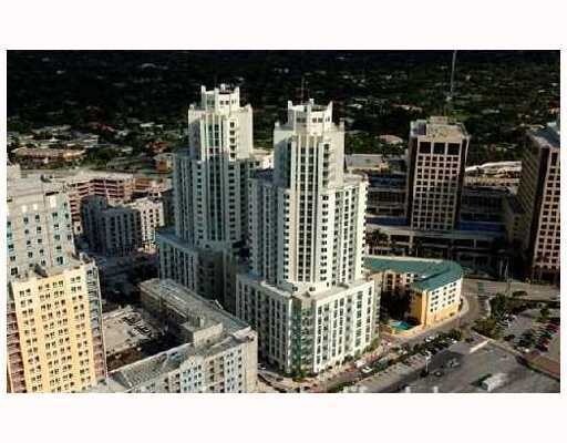 9059 SW 73rd Ct, Miami, FL à louer - Photo de l’immeuble – Image 2 sur 29