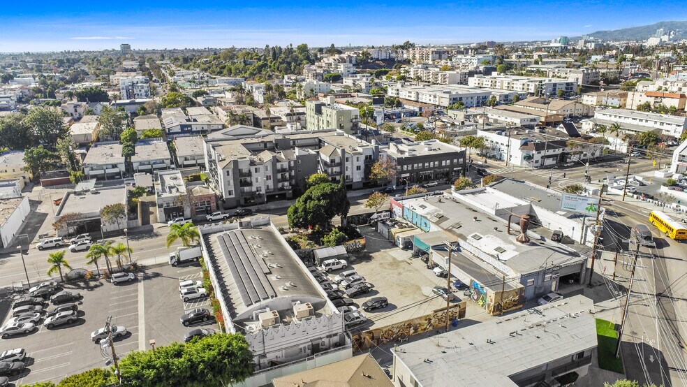 3328-3332 Motor Ave, Los Angeles, CA à vendre - Photo de l’immeuble – Image 2 sur 8