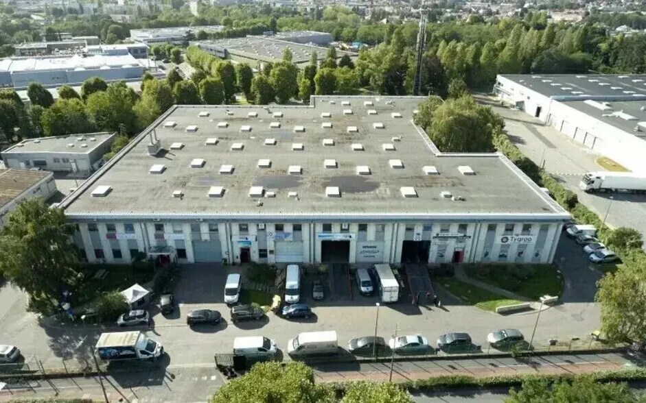 Local d’activités dans Sarcelles à louer - Photo de l’immeuble – Image 2 sur 5