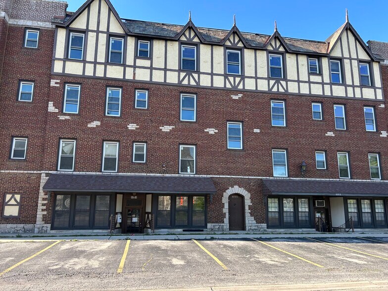 8001 Edgewater Rd, North Riverside, IL à vendre - Photo principale – Image 1 sur 4