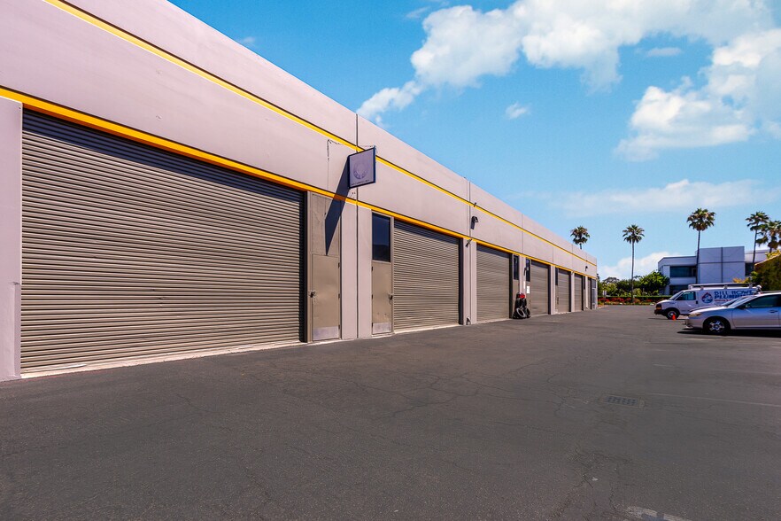 7645 Carroll Rd, San Diego, CA à louer - Photo de l’immeuble – Image 3 sur 5