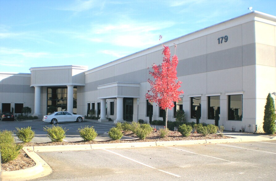 179 Gasoline Aly, Mooresville, NC à louer - Photo de l’immeuble – Image 2 sur 5