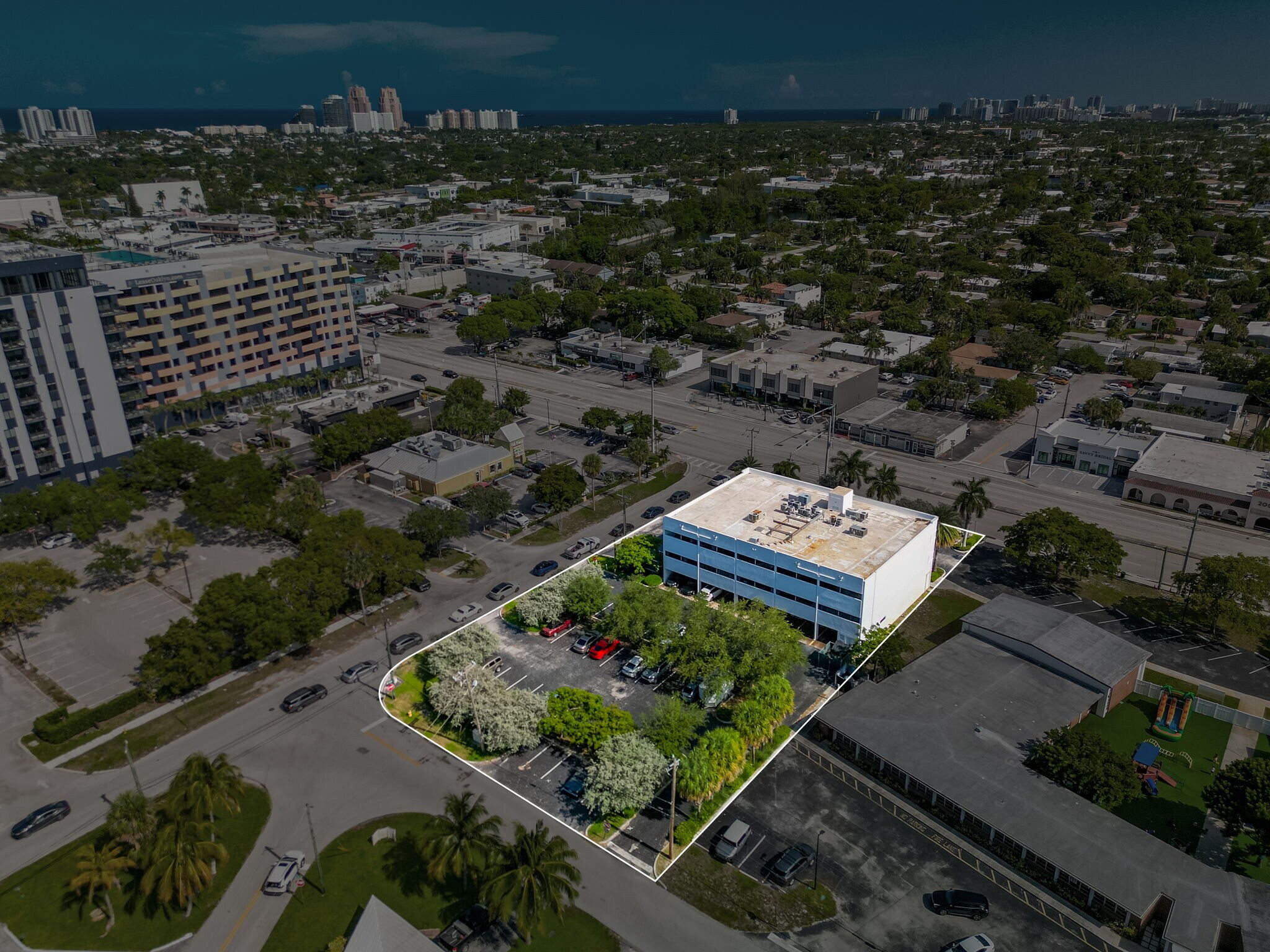 1995 E Oakland Park Blvd, Fort Lauderdale, FL à louer Photo principale– Image 1 sur 46