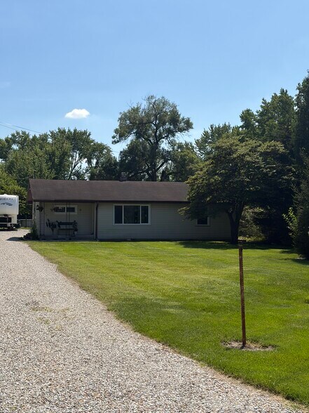 648 E Broadway St, Fortville, IN à vendre - Photo de l’immeuble – Image 2 sur 3