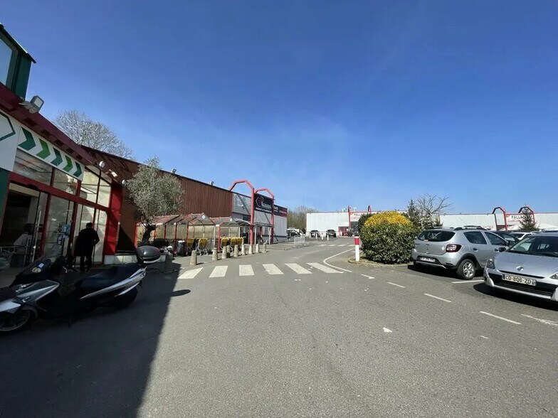 Local commercial dans Piscop à louer - Photo de l’immeuble – Image 1 sur 1
