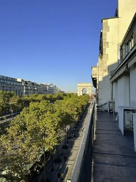 120 Avenue Des Champs Elysées, Paris à louer Photo de l’immeuble– Image 1 sur 11