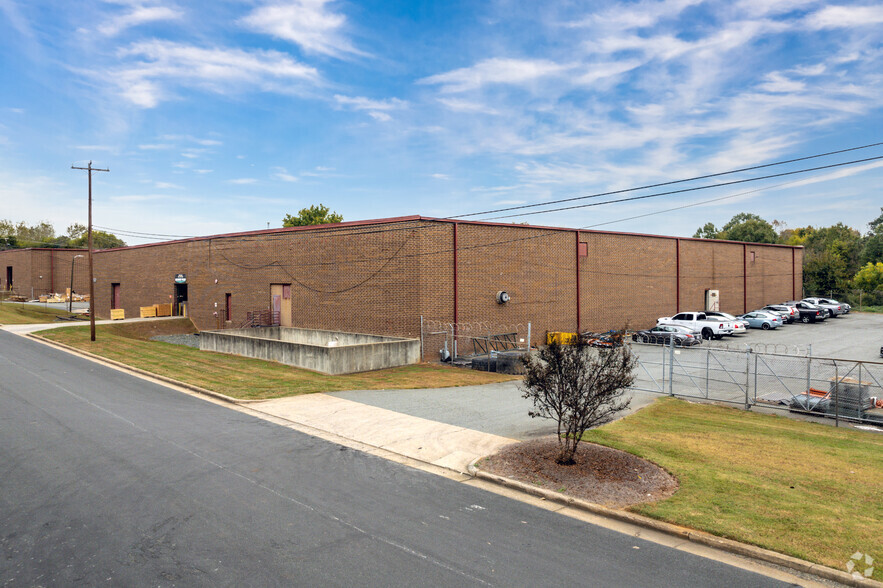 3000 Planters Pl, Charlotte, NC à louer - Photo de l’immeuble – Image 3 sur 8
