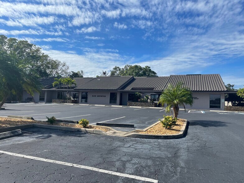933 Oleander Way S, South Pasadena, FL à louer - Photo de l’immeuble – Image 1 sur 10