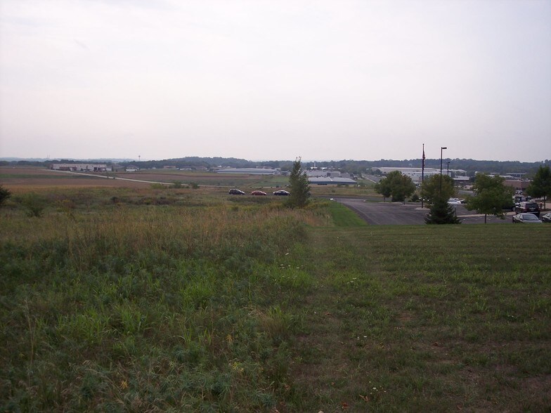 251 Progress Way, Waunakee, WI à vendre - Photo de l’immeuble – Image 2 sur 3