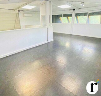 Plus de détails pour Local commercial à louer