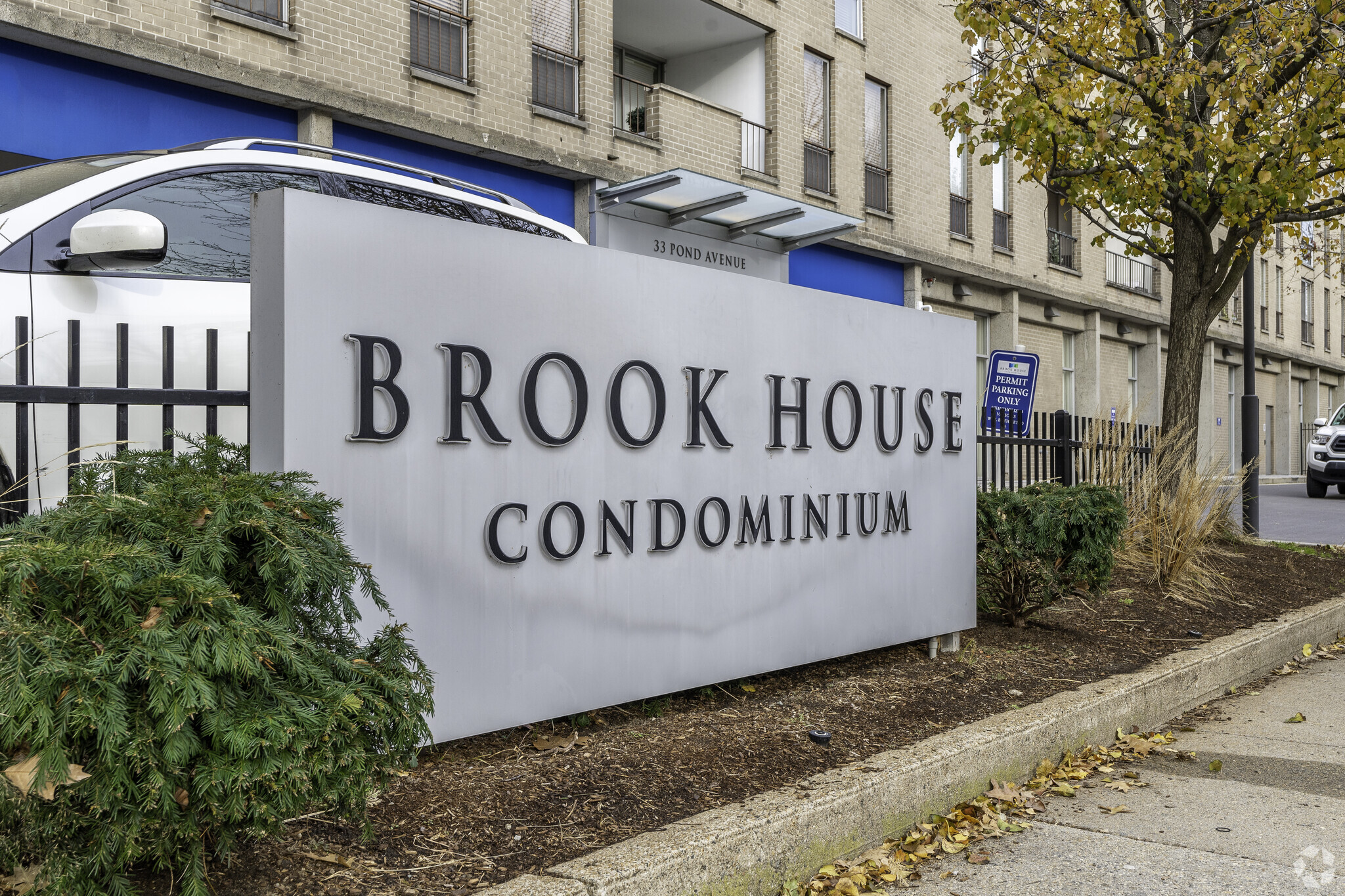 77 Pond Ave, Brookline, MA à vendre Photo de l’immeuble– Image 1 sur 15