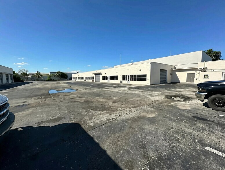 950 SW 12th Ave, Pompano Beach, FL à vendre - Photo de l’immeuble – Image 3 sur 23