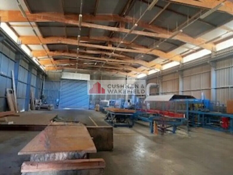 Local d’activités dans Remoulins à louer - Photo intérieure – Image 2 sur 3