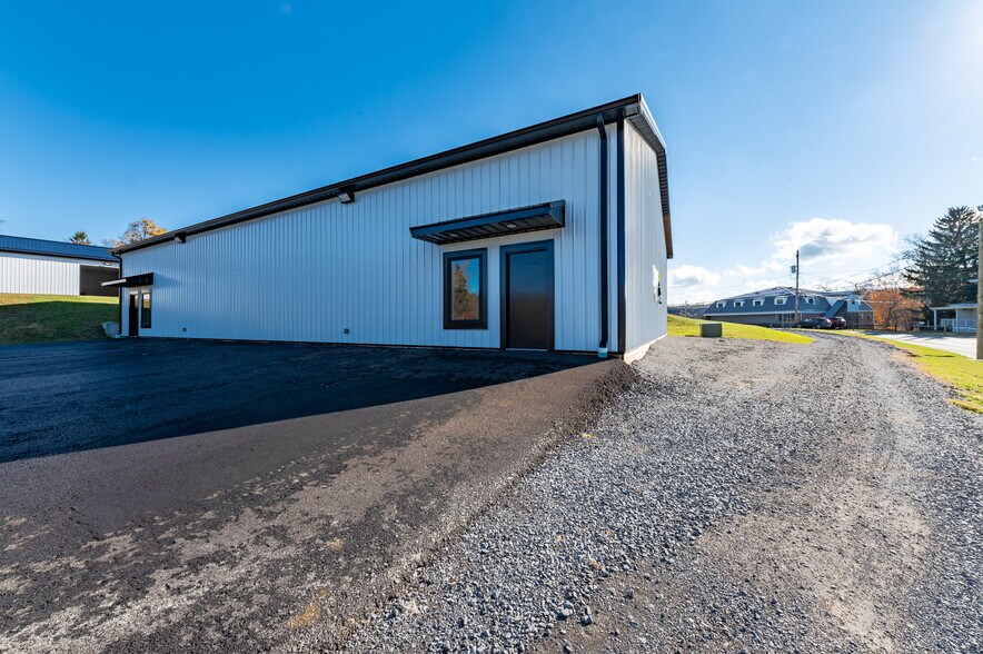18 Juneau Ln, Morgantown, WV à louer - Photo de l’immeuble – Image 3 sur 10