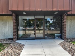 11531 Rupp Dr, Burnsville, MN à vendre Photo de l’immeuble– Image 2 sur 18