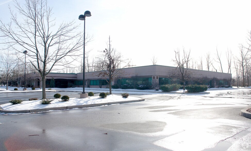 95 John Muir Dr, Amherst, NY à louer - Photo de l’immeuble – Image 2 sur 13