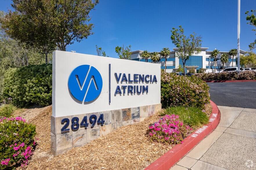 28494 westinghouse Pl, Valencia, CA à louer - Photo de l’immeuble – Image 2 sur 21