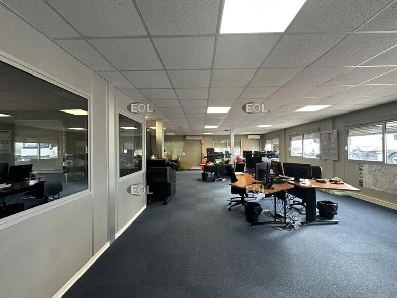 Local d’activités dans Vitrolles à louer - Photo de l’immeuble – Image 2 sur 2