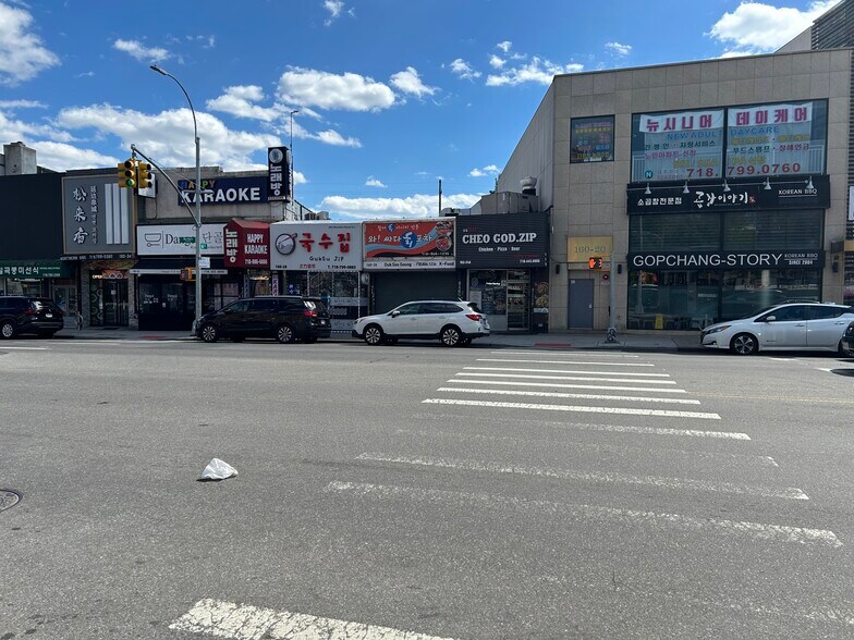 16026 Northern Blvd, Flushing, NY à louer - Photo de l’immeuble – Image 2 sur 5