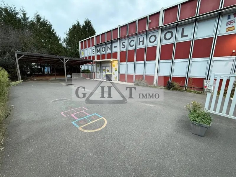 Bureau dans Ozoir-la-Ferrière à louer Photo de l’immeuble– Image 1 sur 11