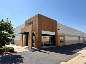 37385 Industry Way, Murrieta, CA à louer Photo intérieure– Image 2 sur 6