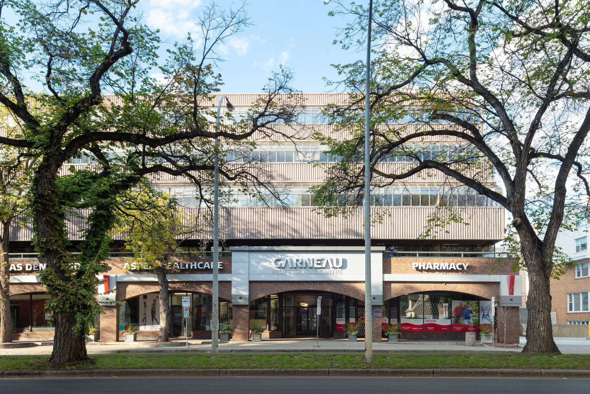 11044 82nd Ave, Edmonton, AB à vendre Photo principale– Image 1 sur 8