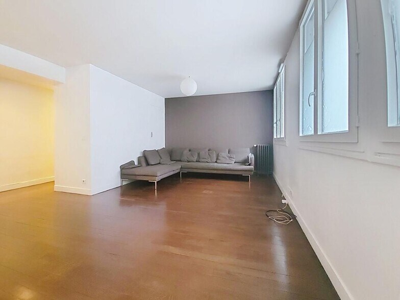 Immeuble residentiel dans Paris à vendre - Photo intérieure – Image 3 sur 4
