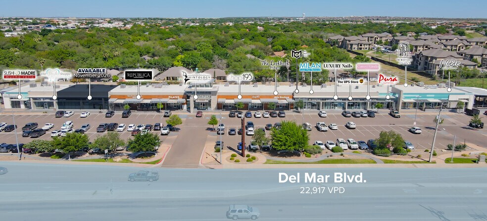 E Del Mar Blvd, Laredo, TX à louer - Photo de l’immeuble – Image 2 sur 11