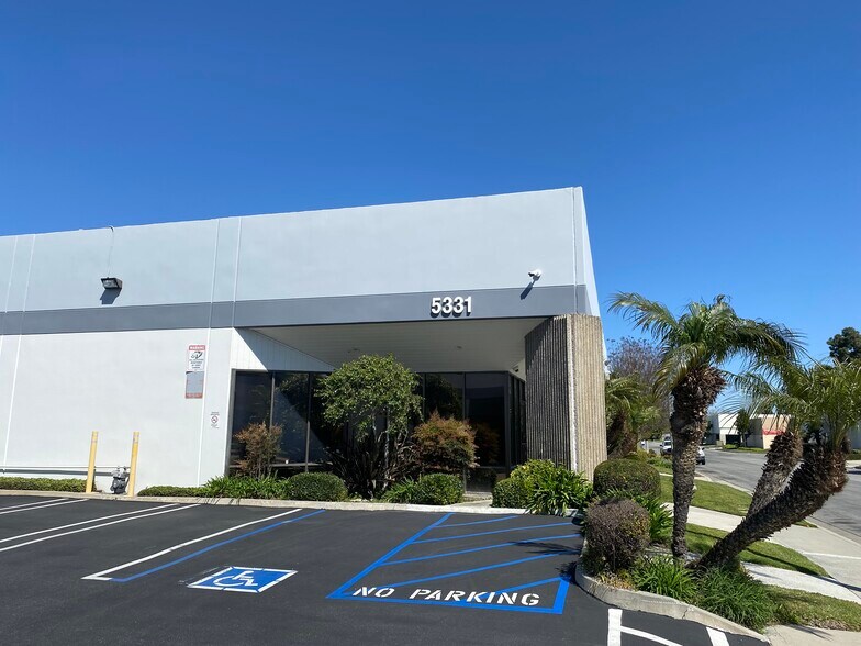 5331 Production Dr, Huntington Beach, CA à louer - Photo de l’immeuble – Image 2 sur 16