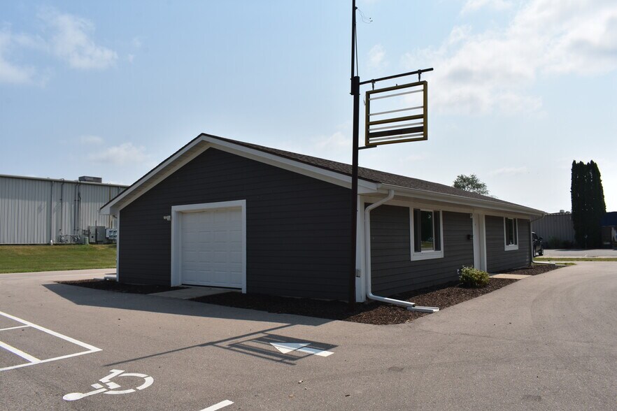 1609 Plainfield Ave, Janesville, WI à louer - Photo de l’immeuble – Image 3 sur 18