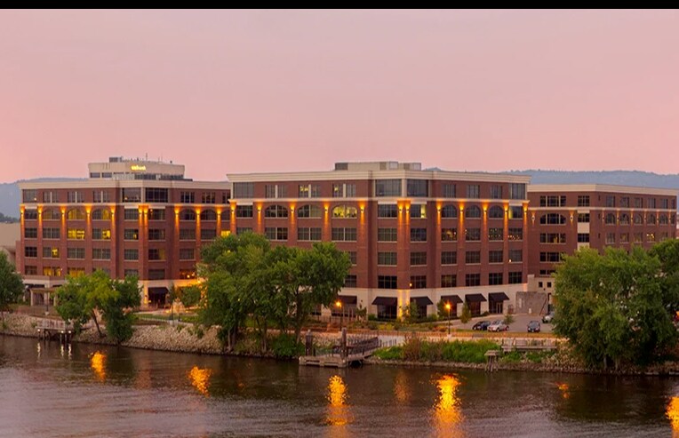 332 Front St S, La Crosse, WI à louer - Photo de l’immeuble – Image 3 sur 8