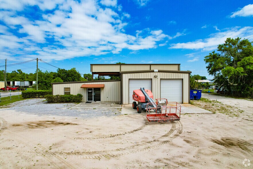 210 Complex Dr, Lakeland, FL à louer - Photo de l’immeuble – Image 3 sur 9