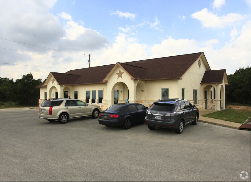 6300 Lohmans Ford Rd, Lago Vista, TX à louer - Photo de l’immeuble – Image 2 sur 3