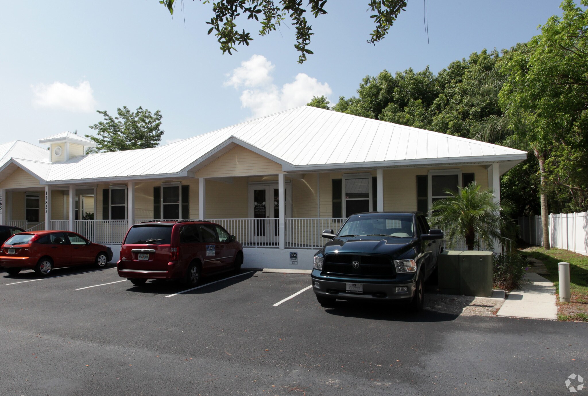 12851-12853 Banyan Creek Dr, Fort Myers, FL à louer Photo principale– Image 1 sur 25