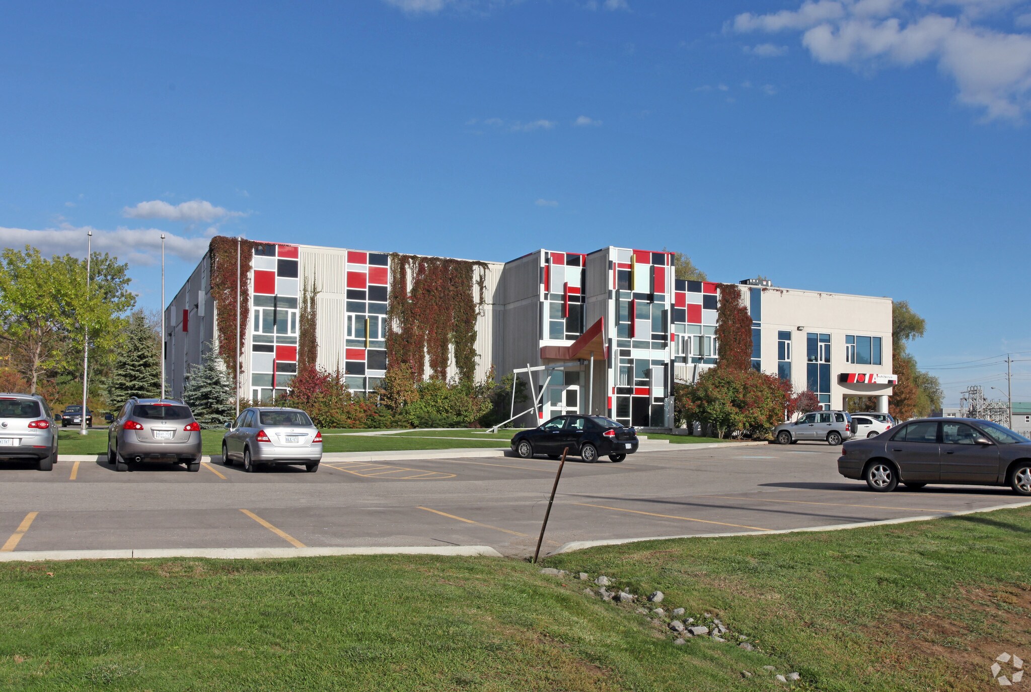 250 Water St, Whitby, ON à louer Photo de l’immeuble– Image 1 sur 6