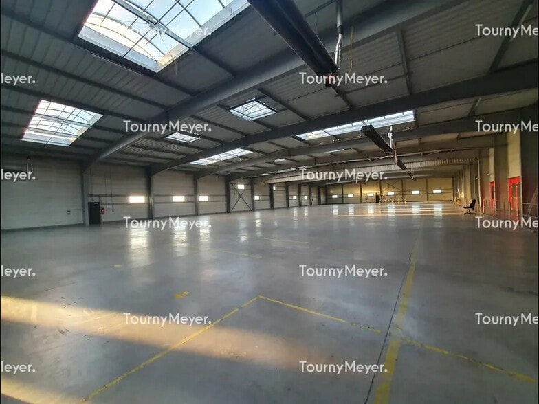 Industriel/Logistique dans Saint-Yrieix-sur-Charente à louer - Photo de l’immeuble – Image 2 sur 7