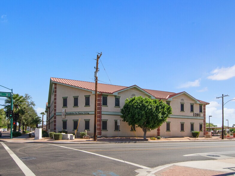 1201 E Thomas Rd, Phoenix, AZ à vendre - Photo de l’immeuble – Image 2 sur 12
