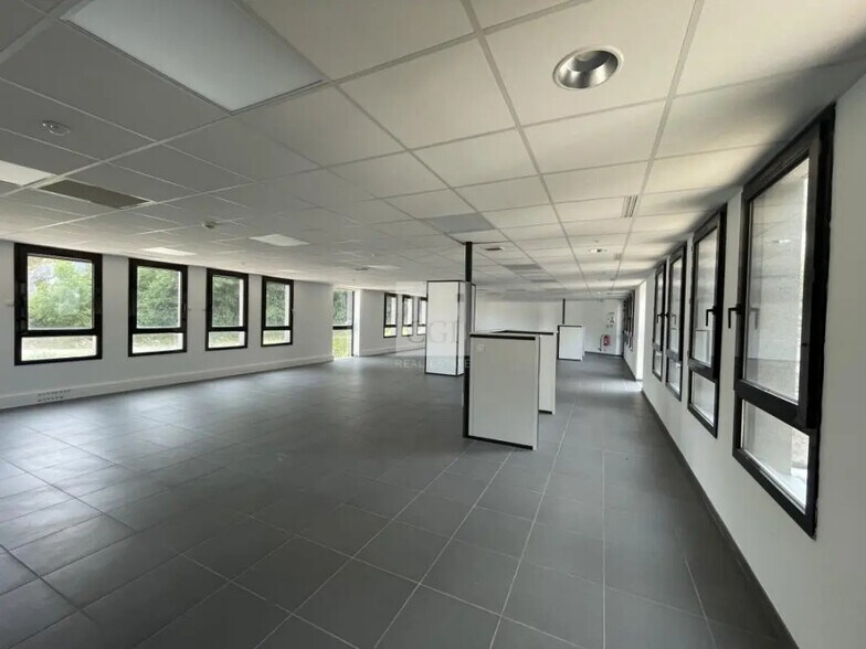 Bureau dans Sassenage à louer - Photo de l’immeuble – Image 2 sur 4