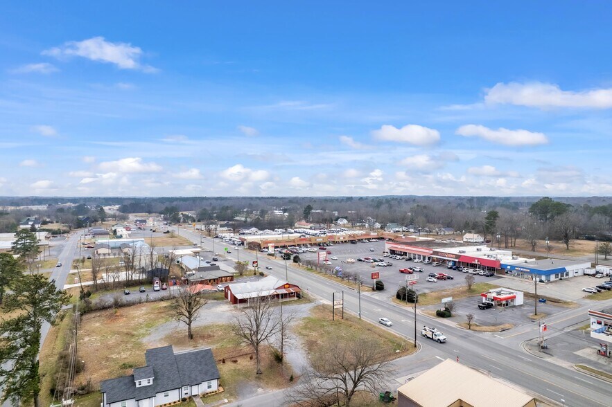 428 S 3rd Ave, Chatsworth, GA à louer - Photo de l’immeuble – Image 2 sur 22