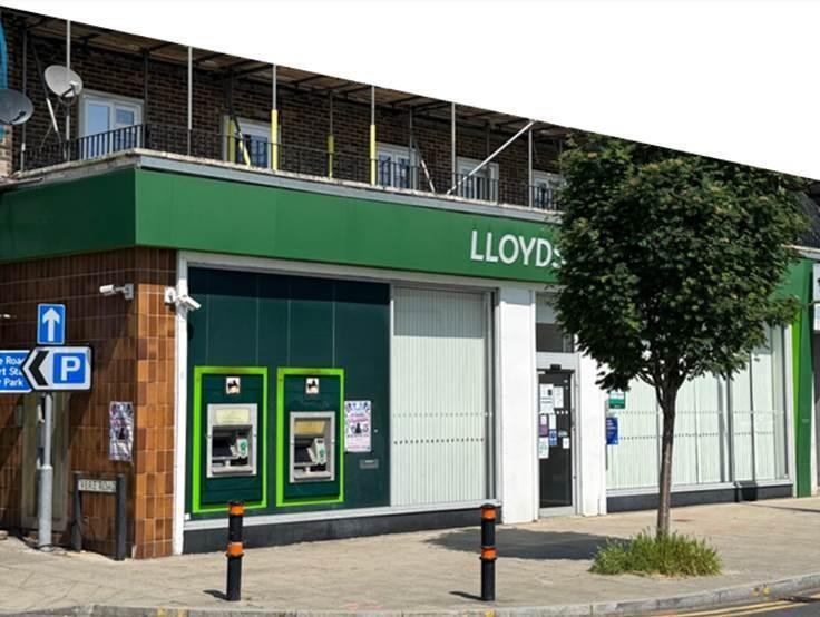 11-13 The Broadway, Loughton à louer - Photo de l’immeuble – Image 2 sur 15