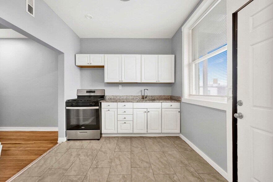 6750 S Merrill Ave, Chicago, IL à vendre - Photo intérieure – Image 3 sur 9