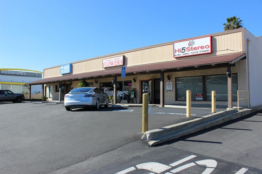 837-841 E Whittier Blvd, La Habra, CA à louer - Photo de l’immeuble – Image 3 sur 7
