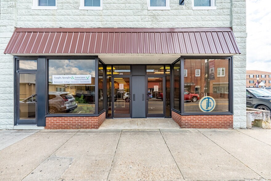 215 S Main St, Blackstone, VA à vendre - Photo de l’immeuble – Image 1 sur 32