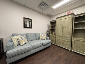 220 White Plains Rd, Tarrytown, NY à louer Photo intérieure– Image 2 sur 7