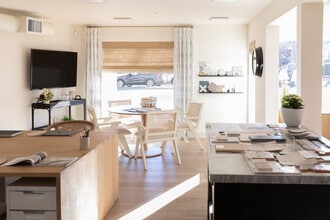 160-164 Los Gatos Saratoga Rd, Los Gatos, CA à louer Photo intérieure– Image 2 sur 4