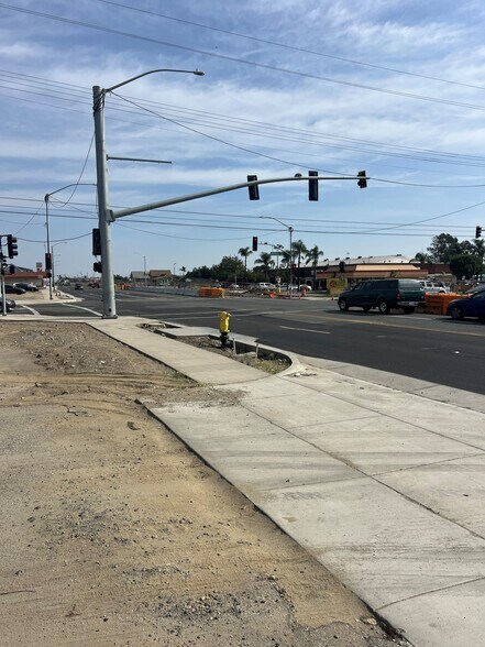 661 Holt blvd, Ontario, CA à vendre - Photo de l’immeuble – Image 3 sur 9