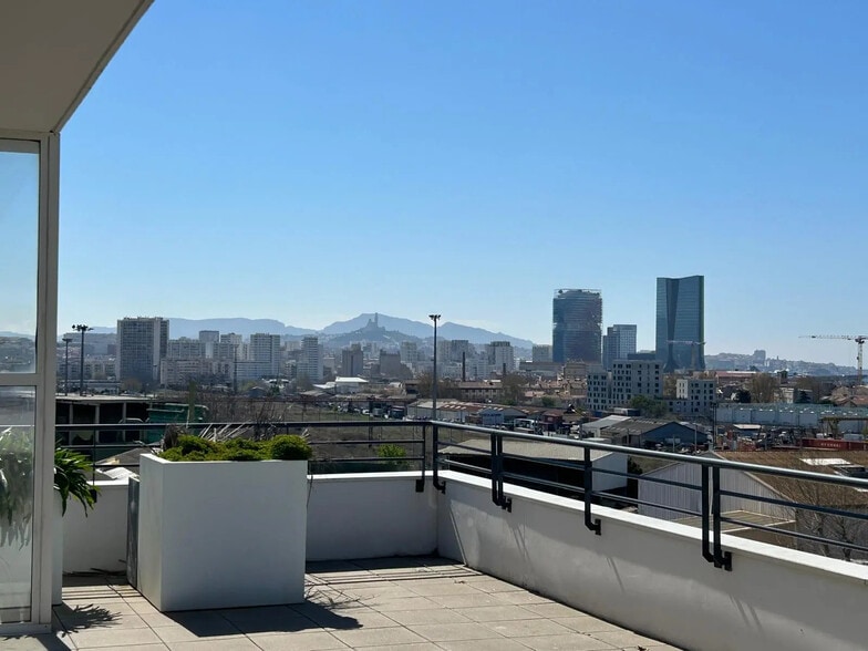 boulevard du Capitaine Gèze, Marseille à louer - Photo de l’immeuble – Image 3 sur 16
